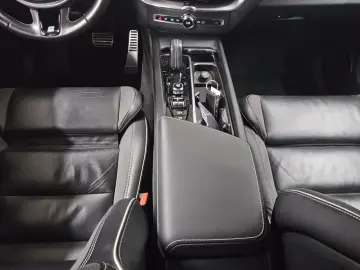 VOLVO XC60 B4 D AWD R-Design Navi LED RfK AHK PDC Shz