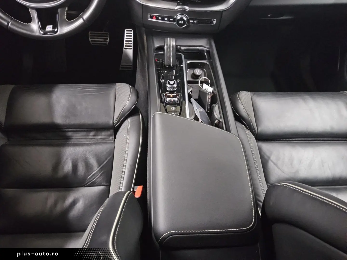 VOLVO XC60 B4 D AWD R-Design Navi LED RfK AHK PDC Shz