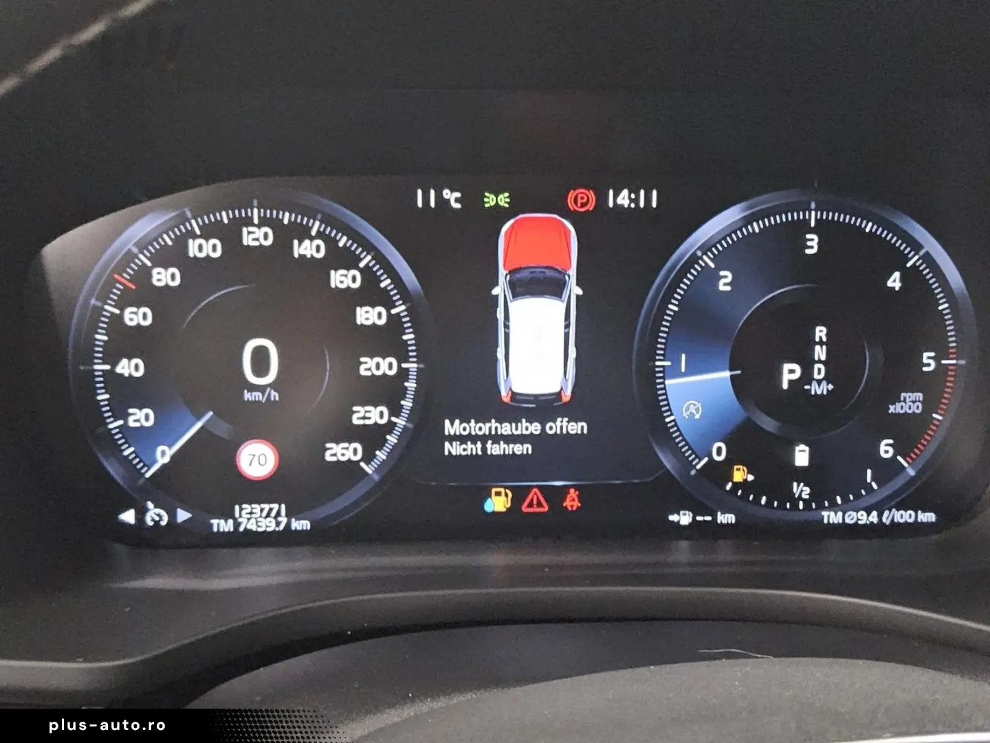 VOLVO XC60 B4 D AWD R-Design Navi LED RfK AHK PDC Shz