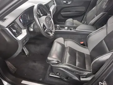 VOLVO XC60 B4 D AWD R-Design Navi LED RfK AHK PDC Shz