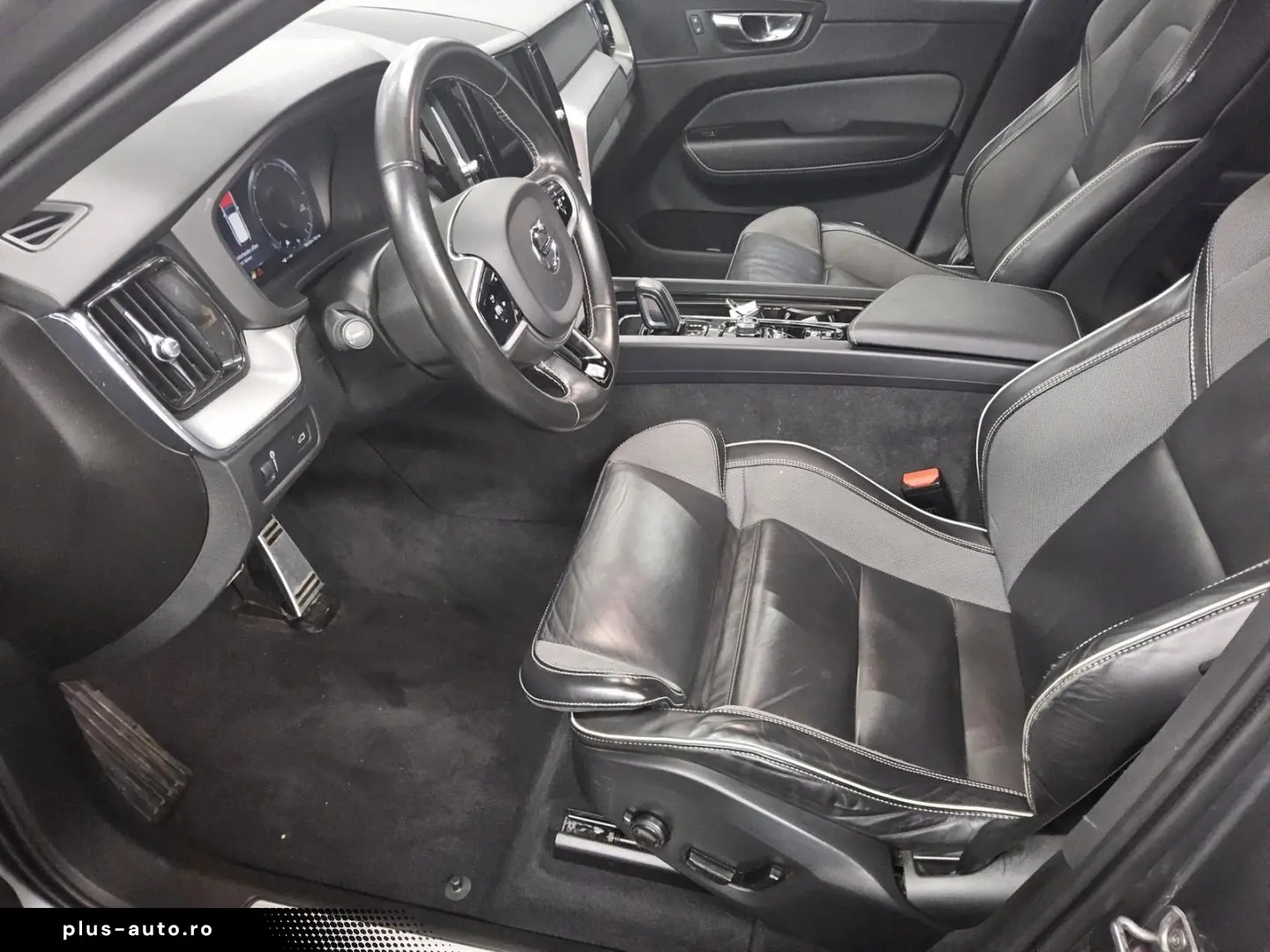 VOLVO XC60 B4 D AWD R-Design Navi LED RfK AHK PDC Shz