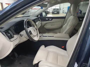 VOLVO XC60 B4 D AWD Inscription LEDER PANO HUD