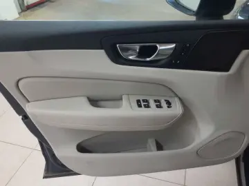 VOLVO XC60 B4 D AWD Inscription LEDER PANO HUD