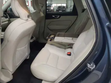 VOLVO XC60 B4 D AWD Inscription LEDER PANO HUD