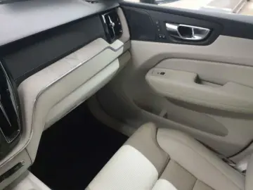 VOLVO XC60 B4 D AWD Inscription LEDER PANO HUD