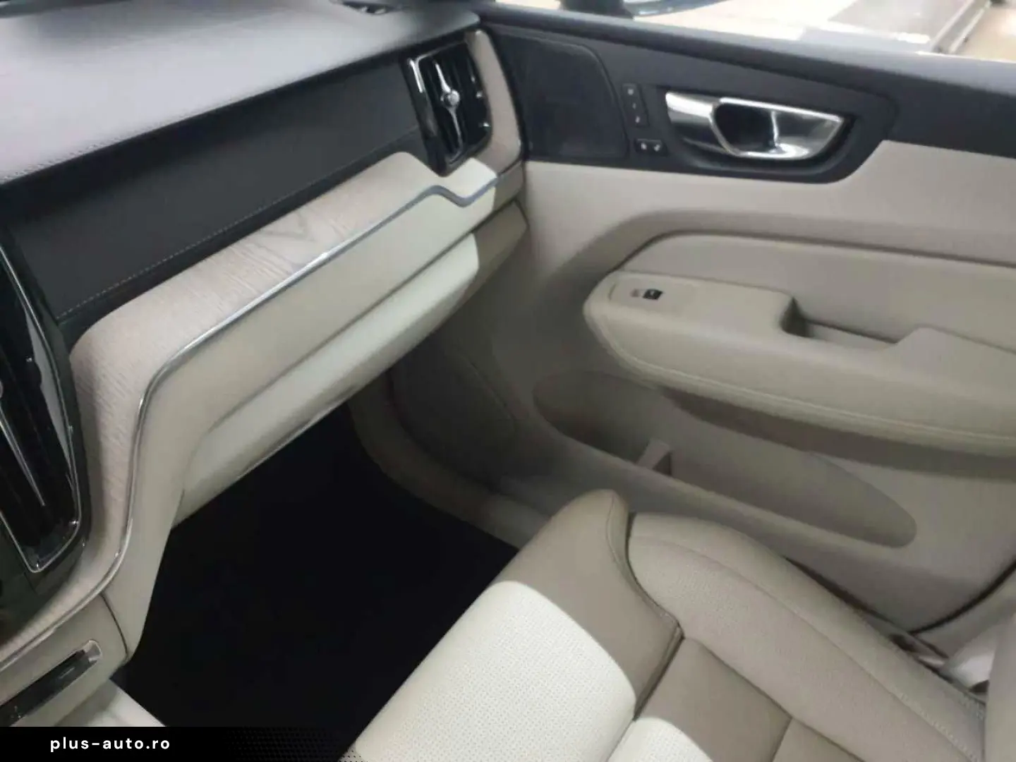 VOLVO XC60 B4 D AWD Inscription LEDER PANO HUD