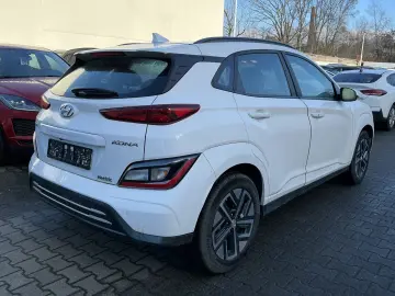 HYUNDAI Kona Select 2WD R-Cam CarPlay PDC ACC SHZ KeyLes