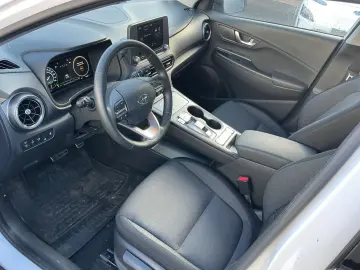 HYUNDAI Kona Select 2WD R-Cam CarPlay PDC ACC SHZ KeyLes