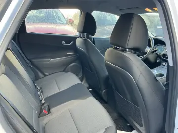 HYUNDAI Kona Select 2WD R-Cam CarPlay PDC ACC SHZ KeyLes