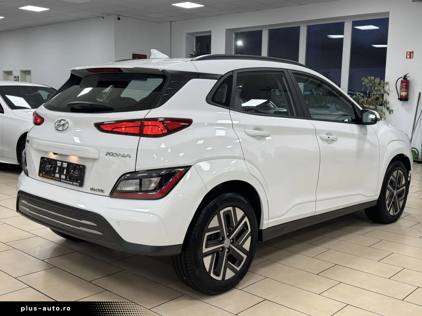 HYUNDAI Kona Select 2WD CarPlay ACC R-Cam KeyLess SHZ 1H