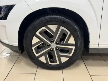 HYUNDAI Kona Select 2WD CarPlay ACC R-Cam KeyLess SHZ 1H