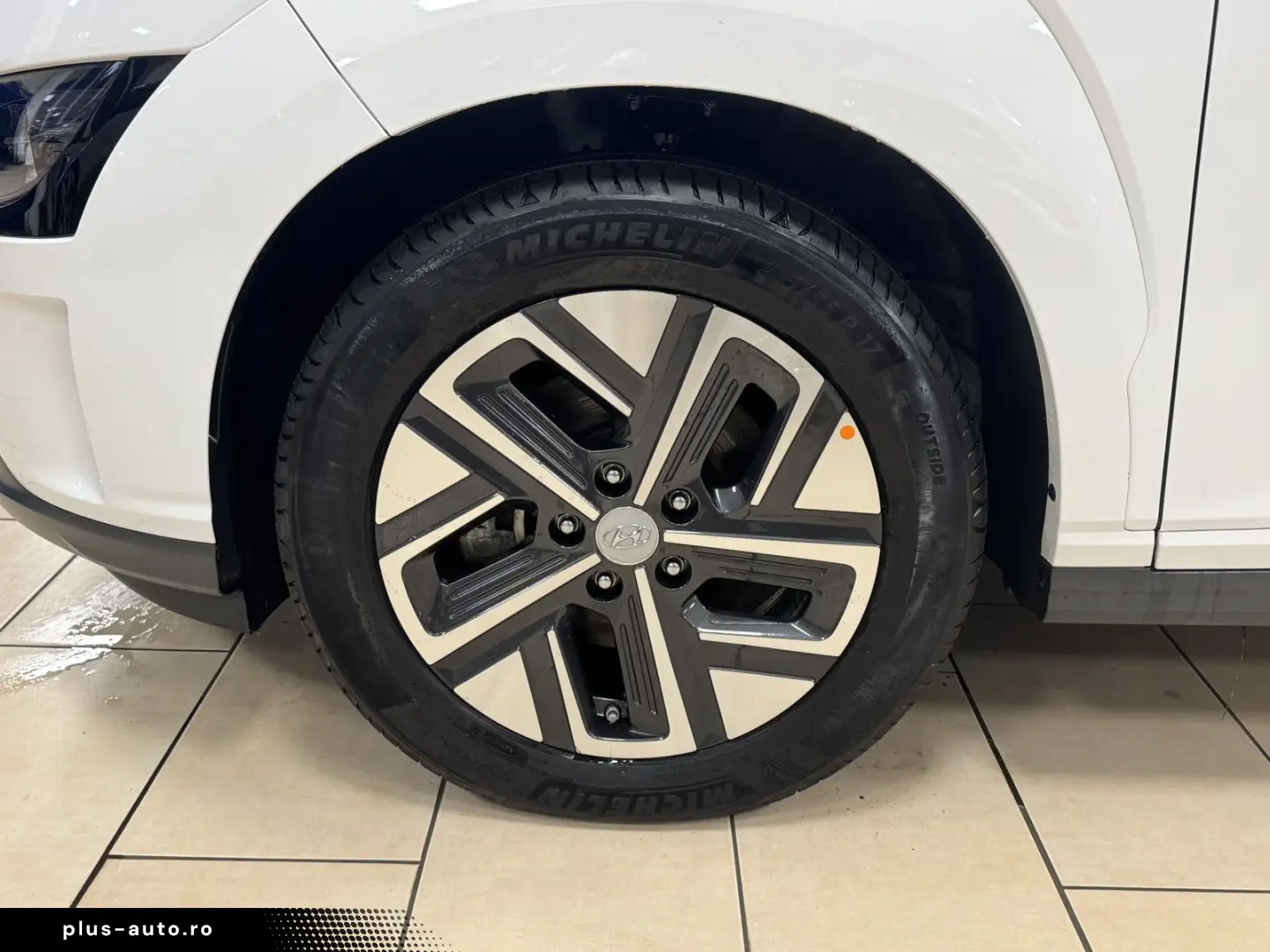 HYUNDAI Kona Select 2WD CarPlay ACC R-Cam KeyLess SHZ 1H