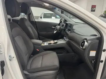 HYUNDAI Kona Select 2WD CarPlay ACC R-Cam KeyLess SHZ 1H