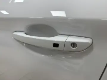 HYUNDAI Kona Select 2WD CarPlay ACC R-Cam KeyLess SHZ 1H