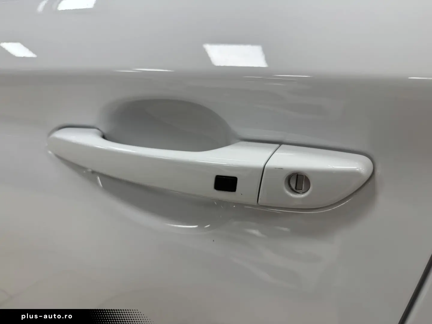 HYUNDAI Kona Select 2WD CarPlay ACC R-Cam KeyLess SHZ 1H