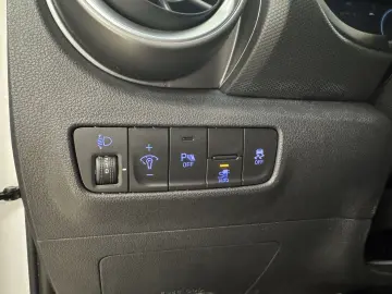 HYUNDAI Kona Select 2WD CarPlay ACC R-Cam KeyLess SHZ 1H