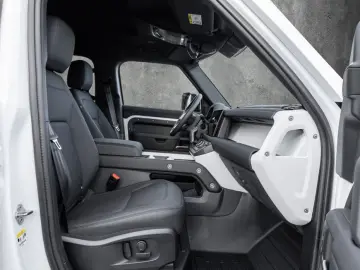 LAND ROVER Defender 110 D200 X-Dynamic SE