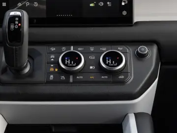 LAND ROVER Defender 110 D200 X-Dynamic SE