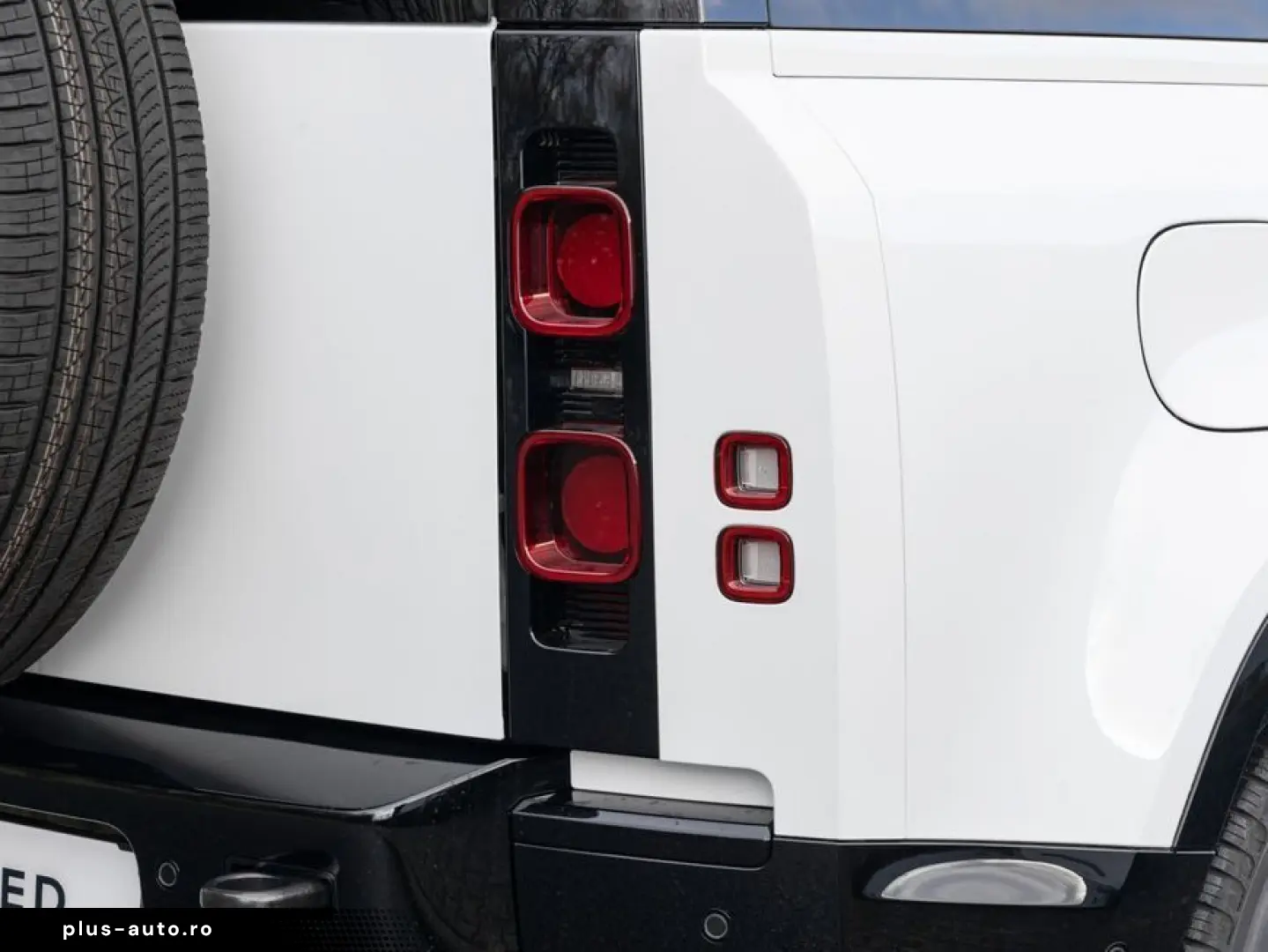 LAND ROVER Defender 110 D200 X-Dynamic SE