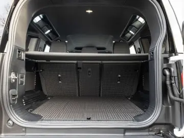 LAND ROVER Defender 110 D200 X-Dynamic SE