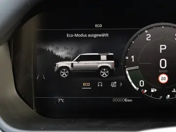 LAND ROVER Defender 110 D200 X-Dynamic SE