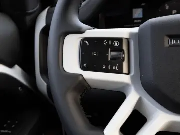 LAND ROVER Defender 110 D200 X-Dynamic SE