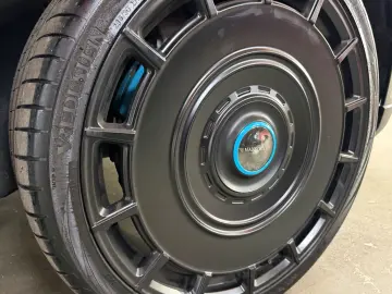 ROLLS ROYCE Cullinan Black-Paket 24 Mansory Sternehimmel TV