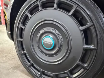 ROLLS ROYCE Cullinan Black-Paket 24 Mansory Sternehimmel TV