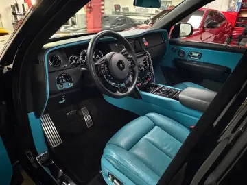 ROLLS ROYCE Cullinan Black-Paket 24 Mansory Sternehimmel TV