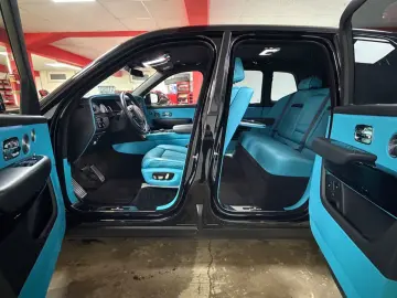 ROLLS ROYCE Cullinan Black-Paket 24 Mansory Sternehimmel TV