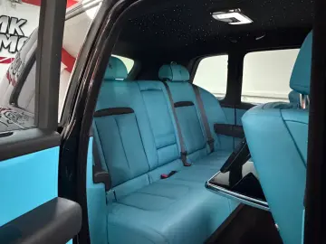 ROLLS ROYCE Cullinan Black-Paket 24 Mansory Sternehimmel TV