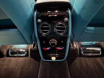 ROLLS ROYCE Cullinan Black-Paket 24 Mansory Sternehimmel TV