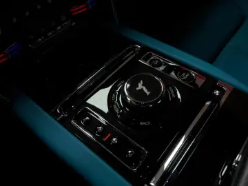 ROLLS ROYCE Cullinan Black-Paket 24 Mansory Sternehimmel TV