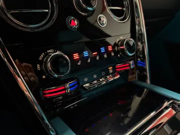 ROLLS ROYCE Cullinan Black-Paket 24 Mansory Sternehimmel TV