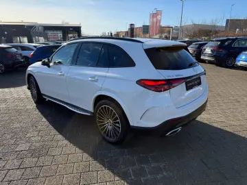 MERCEDES-BENZ GLC 300 d AMG Pano HUD DISTR AHK Burm3D