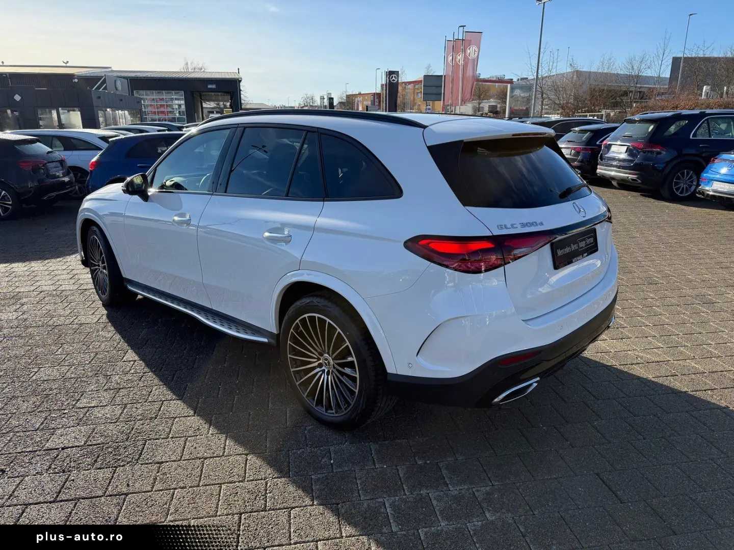 MERCEDES-BENZ GLC 300 d AMG Pano HUD DISTR AHK Burm3D