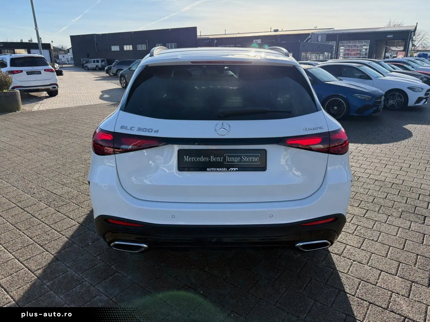 MERCEDES-BENZ GLC 300 d AMG Pano HUD DISTR AHK Burm3D