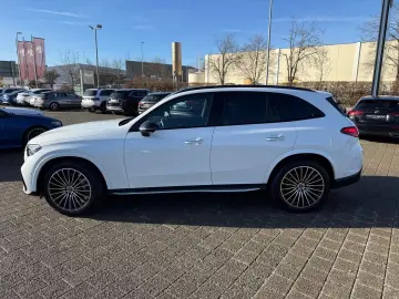MERCEDES-BENZ GLC 300 d AMG Pano HUD DISTR AHK Burm3D