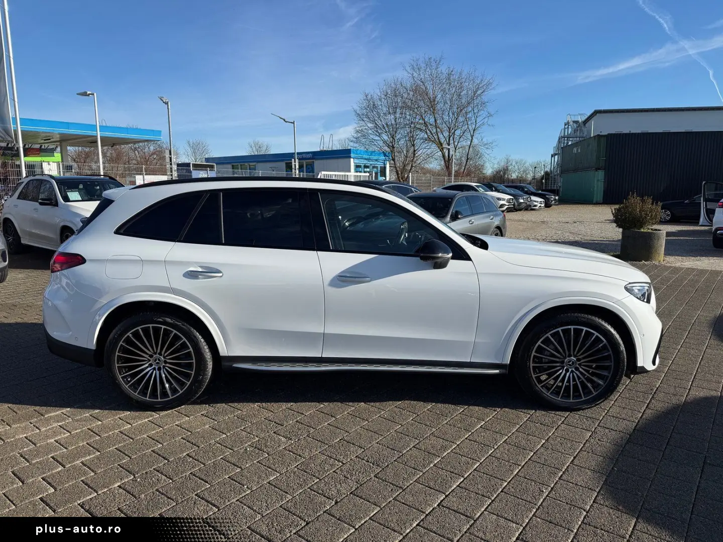 MERCEDES-BENZ GLC 300 d AMG Pano HUD DISTR AHK Burm3D