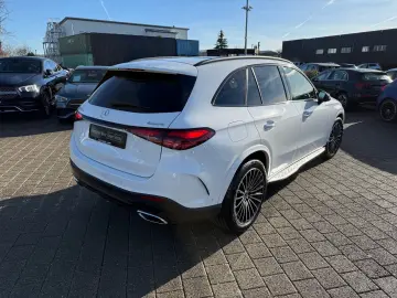 MERCEDES-BENZ GLC 300 d AMG Pano HUD DISTR AHK Burm3D