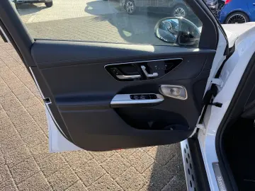 MERCEDES-BENZ GLC 300 d AMG Pano HUD DISTR AHK Burm3D