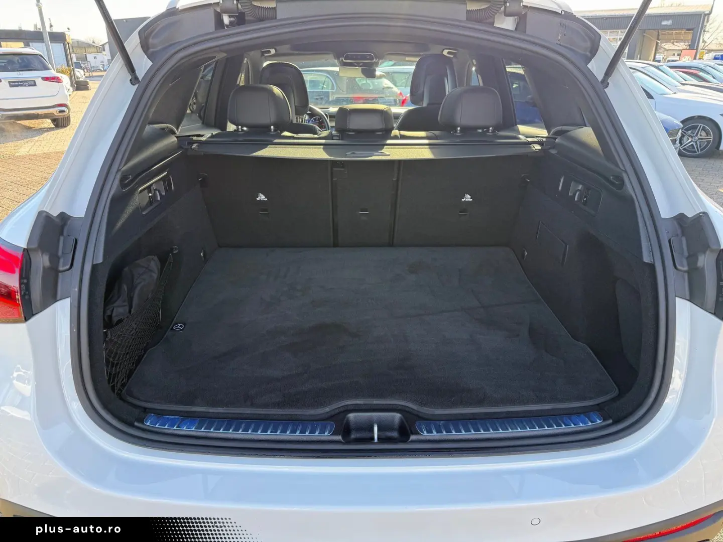 MERCEDES-BENZ GLC 300 d AMG Pano HUD DISTR AHK Burm3D