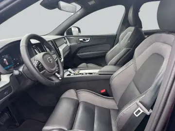 VOLVO XC60 B5 B AWD Plus Dark AHK FIS MET