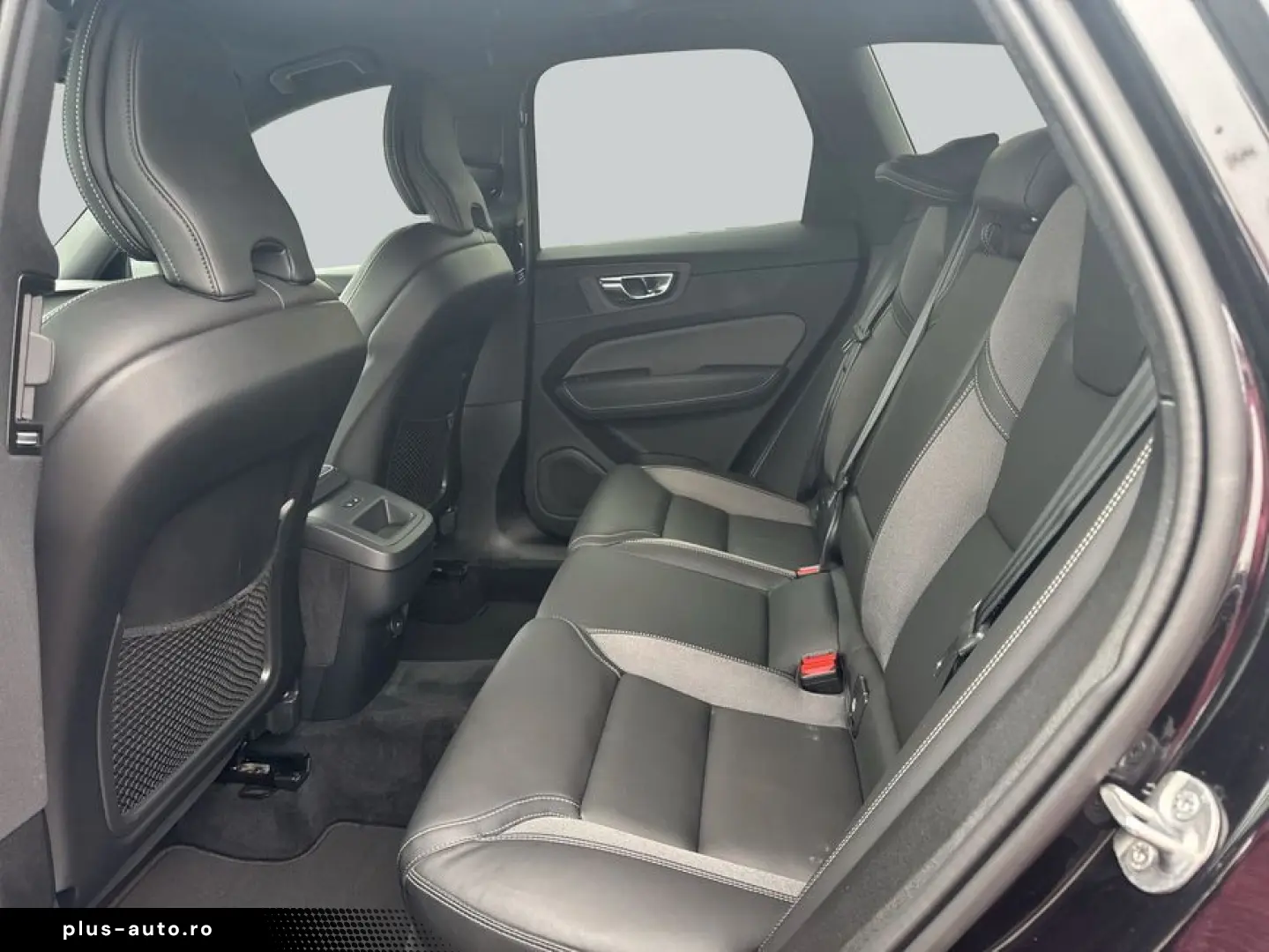 VOLVO XC60 B5 B AWD Plus Dark AHK FIS MET