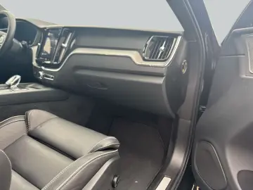 VOLVO XC60 B5 B AWD Plus Dark AHK FIS MET