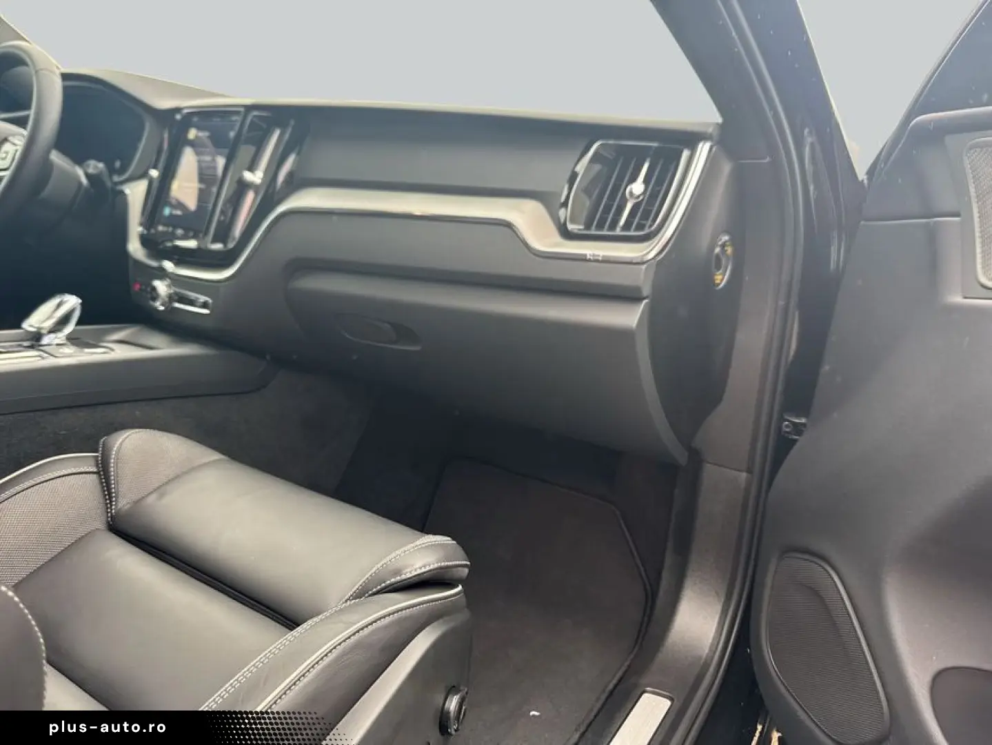 VOLVO XC60 B5 B AWD Plus Dark AHK FIS MET