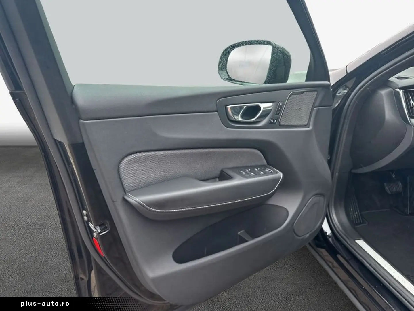 VOLVO XC60 B5 B AWD Plus Dark AHK FIS MET