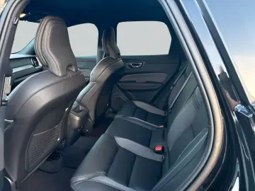 VOLVO XC60 B5 B AWD Plus Dark