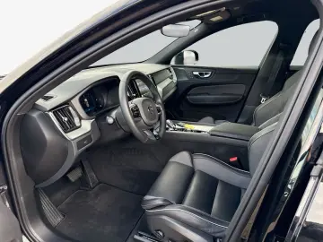 VOLVO XC60 B5 B AWD Plus Dark