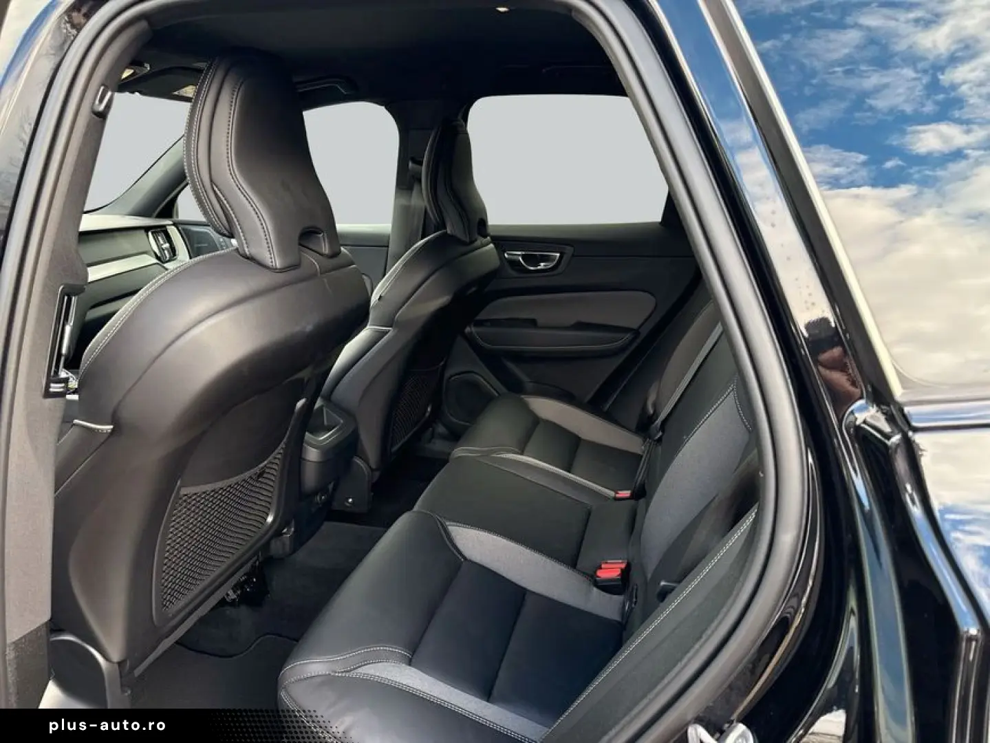 VOLVO XC60 B5 B AWD Plus Dark